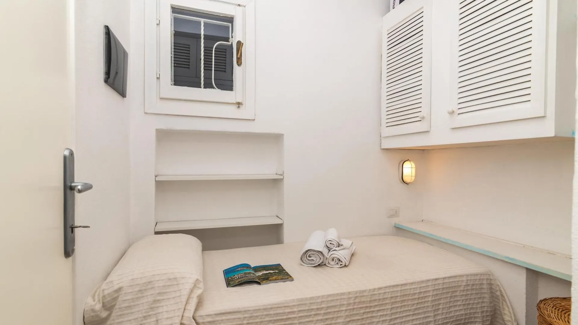 Il Vecchio Faro Vale 150M From The Beach - Happy Rentals بورتو سان باولو